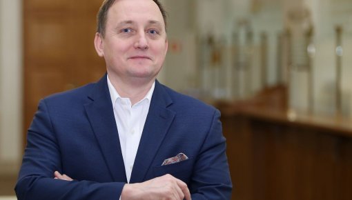 Казакс: «Из-за борьбы с вирусом спад в экономике Латвии каждый месяц составляет 2-3 процентных пункта»
