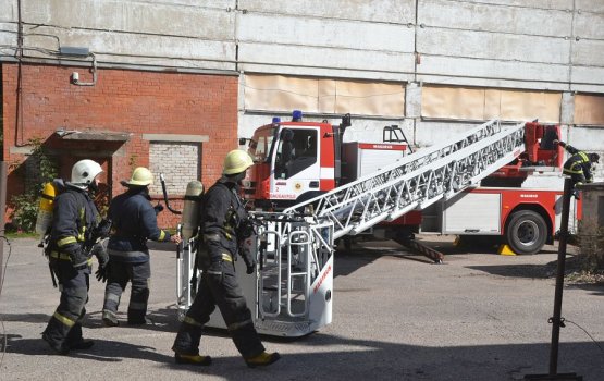 Daugavpilī bijušā apavu kombināta teritorijā izcēlies ugunsgrēks