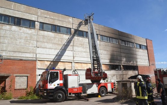 Daugavpilī bijušā apavu kombināta teritorijā izcēlies ugunsgrēks