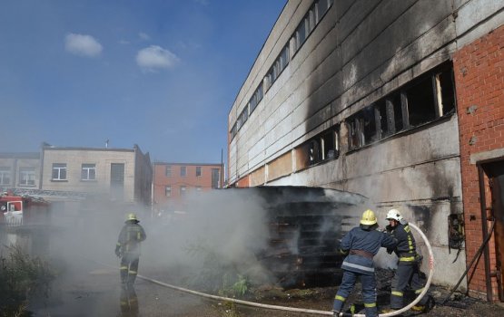 Daugavpilī bijušā apavu kombināta teritorijā izcēlies ugunsgrēks