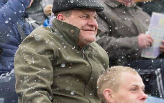Снег не стал помехой спидвею