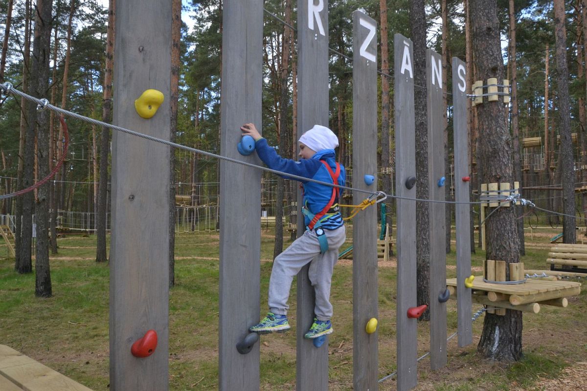 Daugavpilī jauns tūrisma objekts – piedzīvojumu parks “Daugavpils Tarzāns”