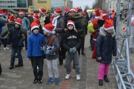 Jaungada skrējiens pulcēja lielu skrējēju komandu