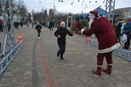 Jaungada skrējiens pulcēja lielu skrējēju komandu