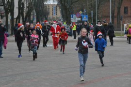 Jaungada skrējiens pulcēja lielu skrējēju komandu