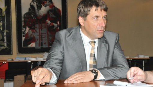   Lattelecom  LMT      