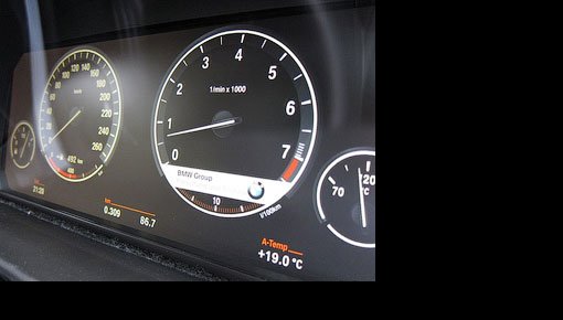 Новые BMW получат полностью электронную приборную панель