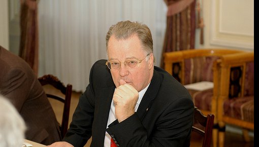 Портал: У экс-президента Улманиса нашли внебрачного ребенка