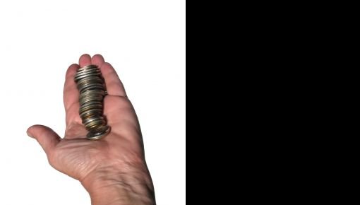 В Латвии 51% пожилых людей живут в бедности