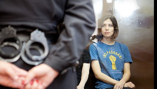 Адвокат: участницы Pussy Riot отправлены в колонию