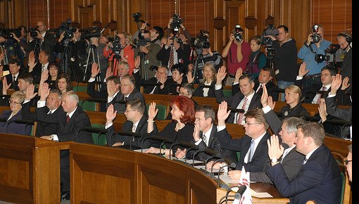 Сейм не запретит советскую символику к 9 Мая, срочный статус отменен