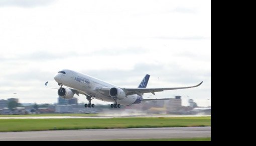 Airbus А350 впервые поднялся в воздух (ВИДЕО)