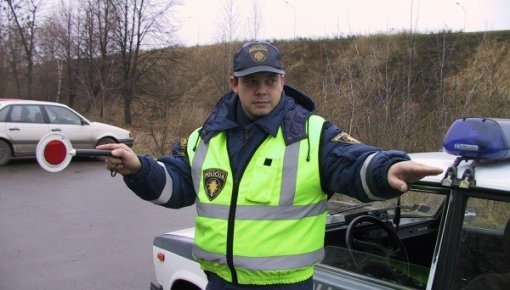 На дорогах города проверили почти 1 000 автоводителей