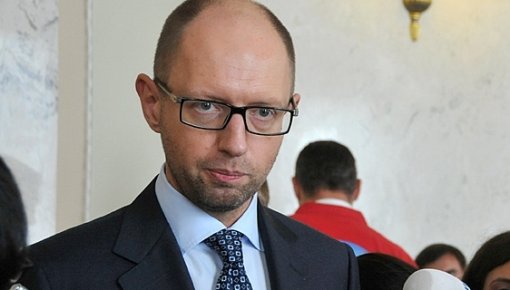 Яценюк объявил о начале военной стадии крымского конфликта