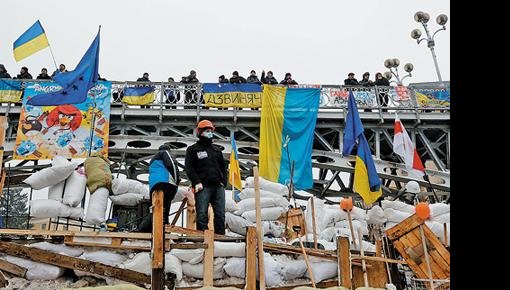 Киев: на Майдане начался разбор баррикад
