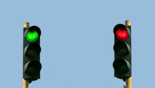 Почему по ночам работает светофор на ул. Кауняс?