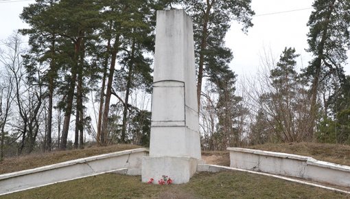 Кто украл таблички с памятной стелы?