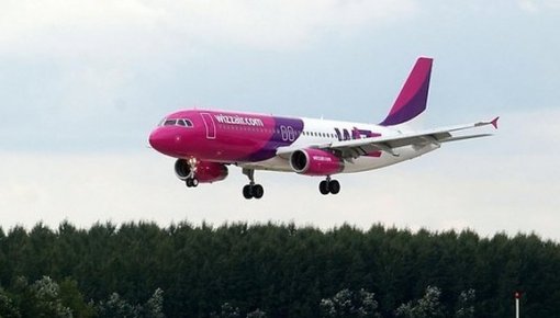В вылетевший в Осло самолет Wizzair ударила молния