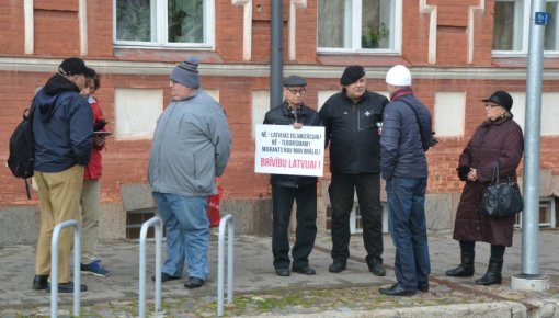 Пикет завершился, толком не начавшись