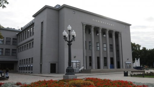 Театру дадут денег на поездку в Ригу