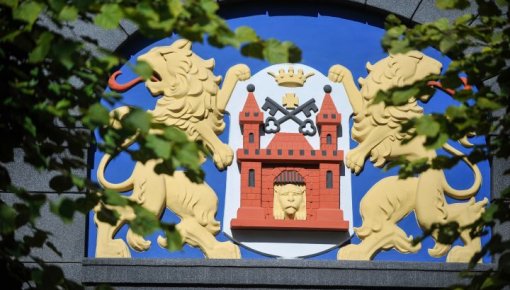 Почти половина латвийцев против реформы зарплат учителей