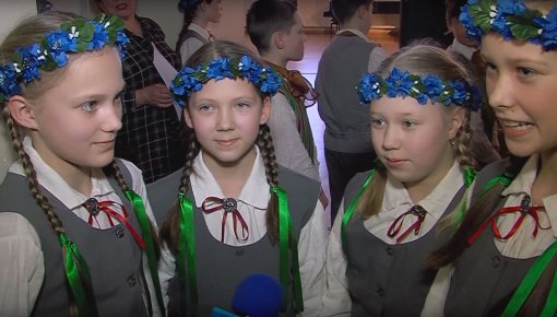 Школьники приняли участие в смотре латышских народных танцев