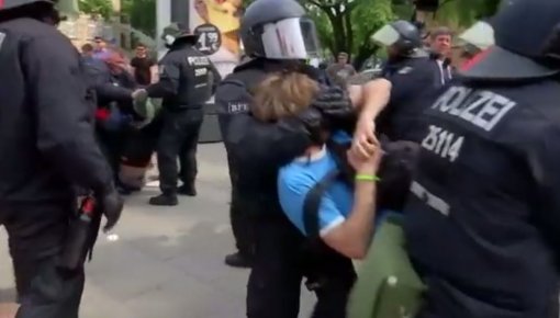 Полиция Гамбурга запросила подкрепление для борьбы с буйными антиглобалистами