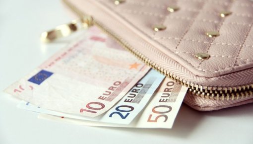 Опрос: для нормальной жизни жителям Латвии нужно 1165 евро в месяц