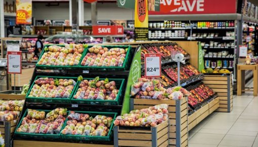В Латвии не разрешат продавать просроченные продукты питания