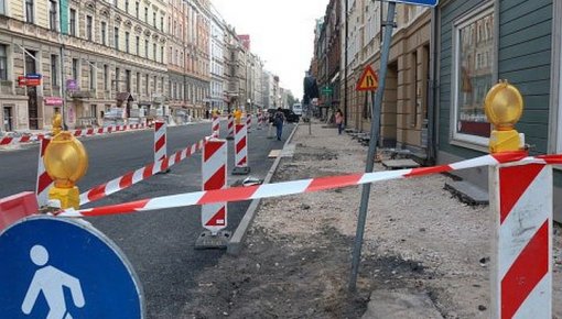 Руководство Риги не переживает, что улицы после летнего ремонта не приняты