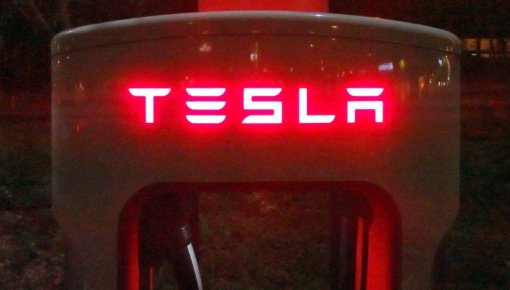 Tesla построила самую большую литиевую батарею в мире