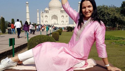 Adaza in Girls of the Taj Mahal 13