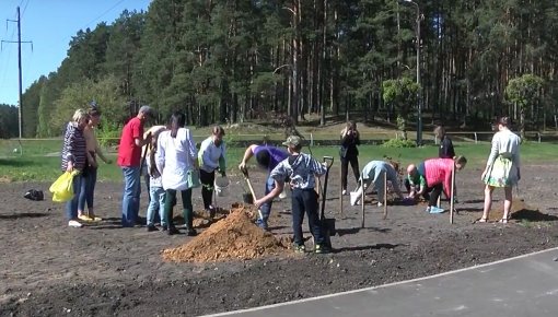 В Даугавпилсе появился необычный сад для необычных людей (ВИДЕО)