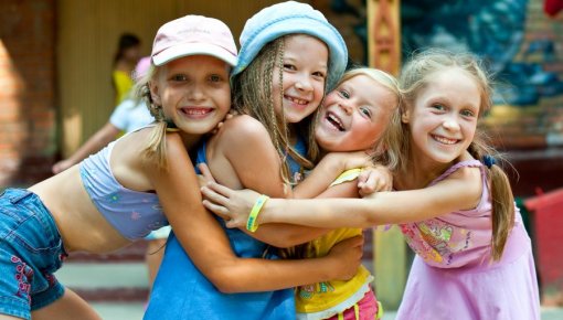 Приглашаем детей 6-12 лет в летние детские лагеря "Лето в Даугавпилсе"!