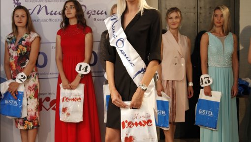 Четыре девушки из Риги прошли в полуфинал международного конкурса красоты «Мисс Офис»