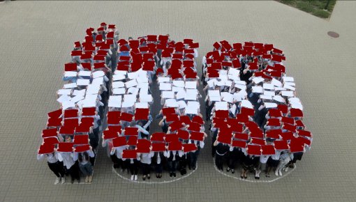 «Латвии – 100»: к флешмобу присоединилась 16 средняя школа