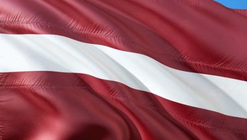 На британском острове 18 ноября в цветах латвийского флага подсветят древний замок