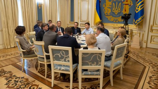 Зеленский подписал указ о роспуске Рады и назначил досрочные выборы в парламент на 21 июля