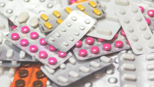 Фармацевты: пациенты покупают не все выписанные лекарства — денег нет
