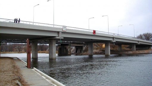 В Болдерае обнаружено тело убитой школьницы: голая, в воде, избита