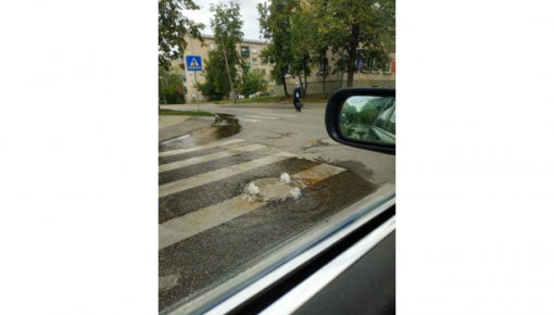 Фотофакт: на улице Архитекту прорвало водопровод (ВИДЕО)