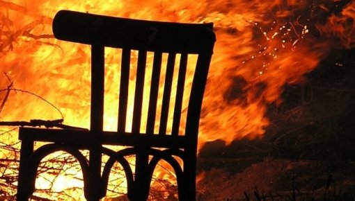 Двое пострадавших в пожаре в Риебиньском крае