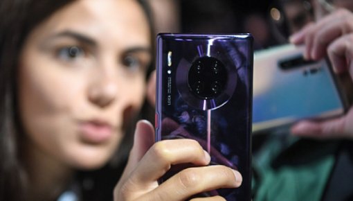 Huawei представила смартфон с четырьмя камерами
