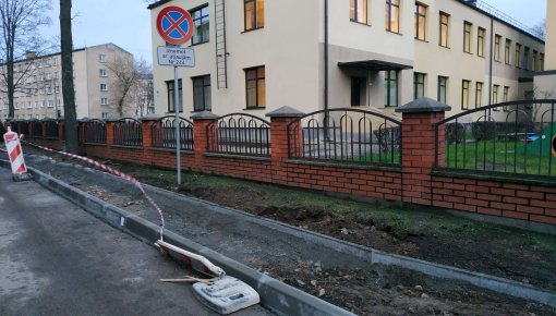 Дума не может решить проблему с парковкой у детского сада