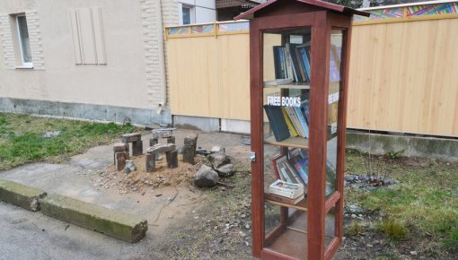 Уличный книжный шкаф и Стоунхендж в миниатюре (ФОТОРЕПОРТАЖ)