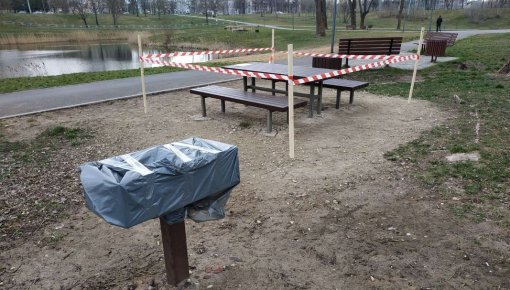 Места отдыха тоже «обвязали»