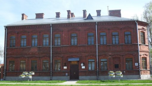 Русский дом: самобытность под угрозой?
