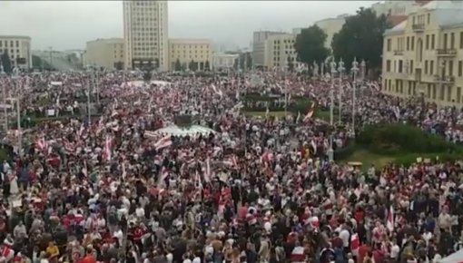 Противники Лукашенко провели шествие в центре Минска (ВИДЕО)