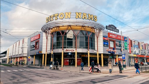     :  Ditton nams  