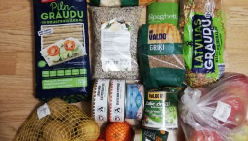 Продуктовые пакеты каждая школа собирает сама